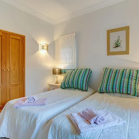 Вилла Casa Marta - Great 3 Bedroom With Sea Views! Эштомбар