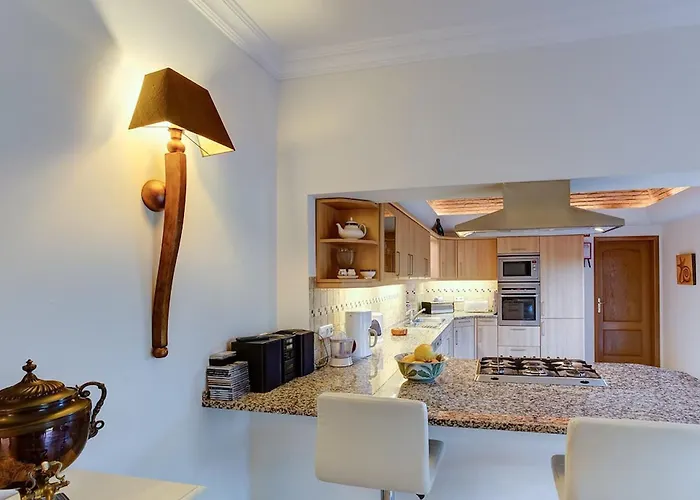 Casa Marta - Great 3 Bedroom With Sea Views! Вилла Эштомбар