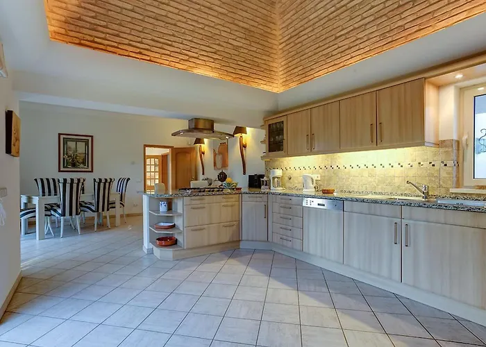 Casa Marta - Great 3 Bedroom With Sea Views!