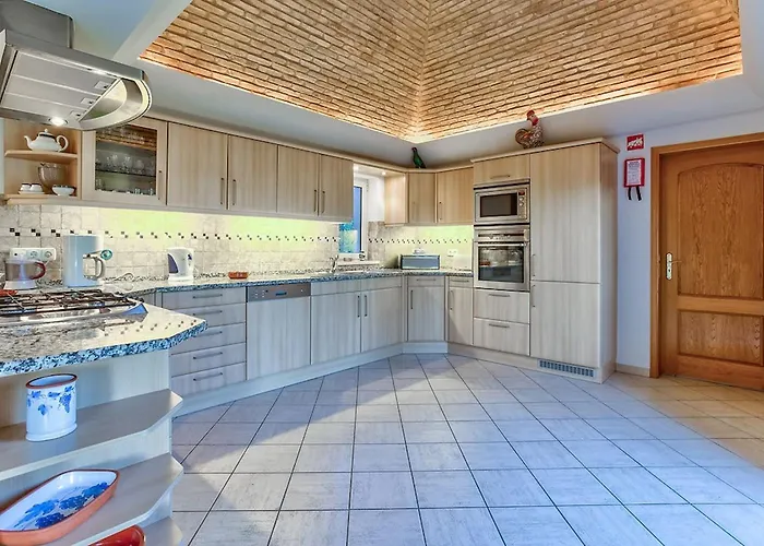 Casa Marta - Great 3 Bedroom With Sea Views!