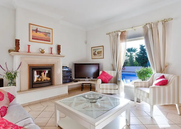 Villa Casa Marta - Great 3 Bedroom With Sea Views! Estômbar
