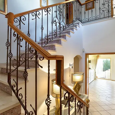 Villa Casa Marta - Great 3 Bedroom With Sea Views! Estômbar